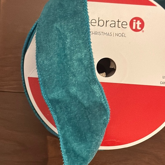 Celebrate it Wired Jumbo Ribbon in Teal green new 2.5in x 80 feet - Picture 4 of 5